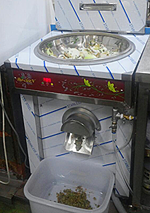 주방에서 사용중인 음식물처리기.png