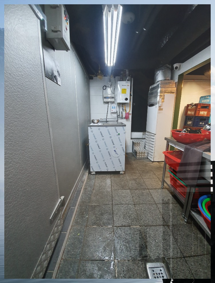 주방에 설치된 업소용음식물처리기.png